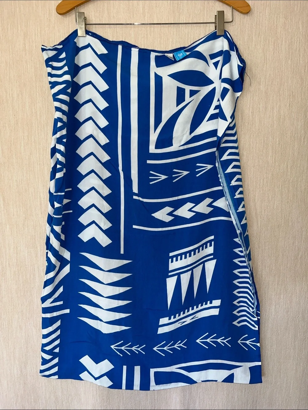 Koko Pacific Sarong - Picture 2 of 6